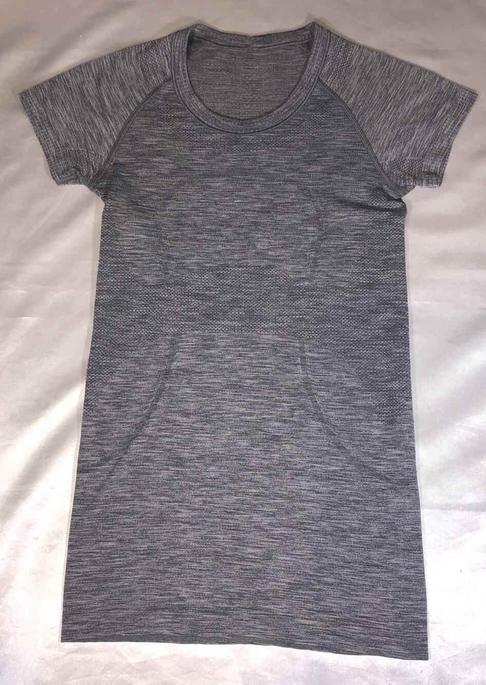 Lululemon Shirt Swiftly Gray Short Sleeve Sz 4 Hip Length *See measurements*